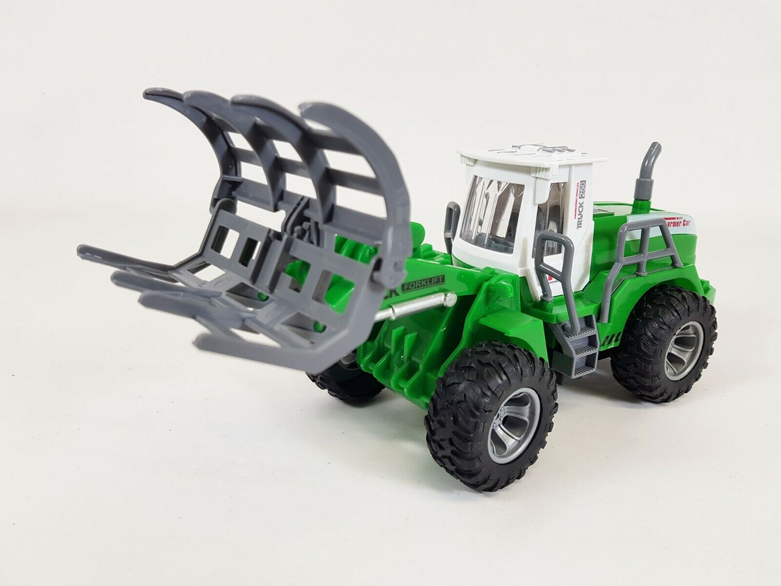 Távirányítós, elemes játék traktor (7)