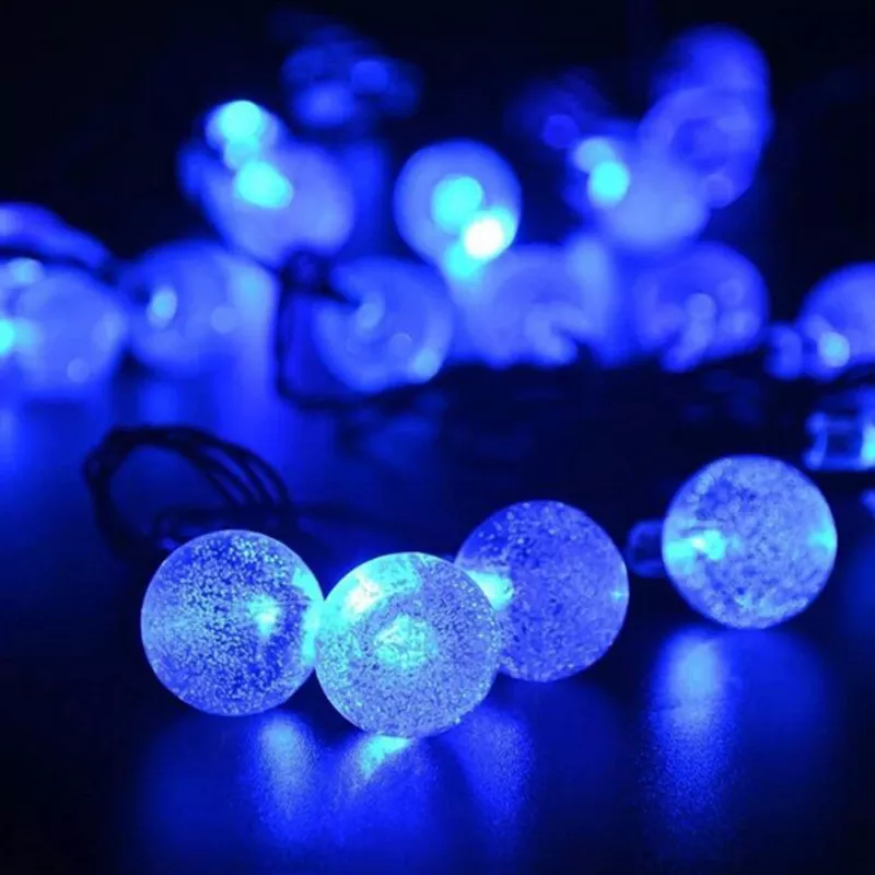 Kék fényű karácsonyi fényfüzér üveggolyókkal beltérre – 30 LED, 3 méter (BBV) (1)