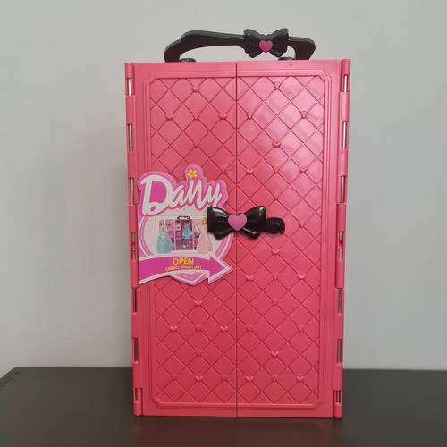 Hordozható ruhásszekrény bőrönben babáknak – 34x19x7cm , rózsaszín szín (BB-20585) (14)