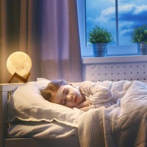 LED-es hangulat lámpa - Hold alakú éjjeli fény stílusos fa talppal és melegfehér fénnyel - 1000 W (BBJ) (BBV) - Image 3