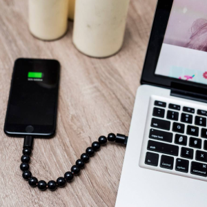 Fekete színű USB töltőkábel karkötő iPhone-hoz – lightning csatlakozó (FX) (BLLV) - Image 3
