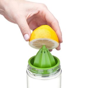 Praktikus 2in1 citrusfacsaró és kulacs - citromos, lime-os és narancsos víz készítéséhez - 750 ml (BBM) - Image 1