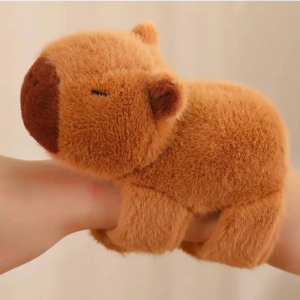 Mágneses Capybara Plüss Karkötő – Ölelős Csuklódísz (BBJ) - Image 2